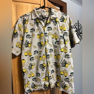 Men’s M Hurley button down tee